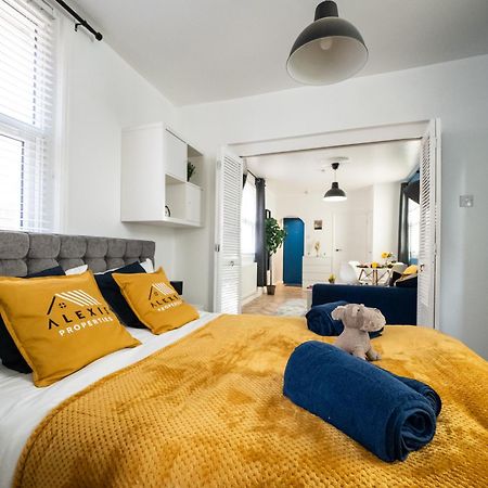 Seaside Retreat: Luxury 1-Bed, Free Parking Apartment พอร์ตสมัธ ภายนอก รูปภาพ