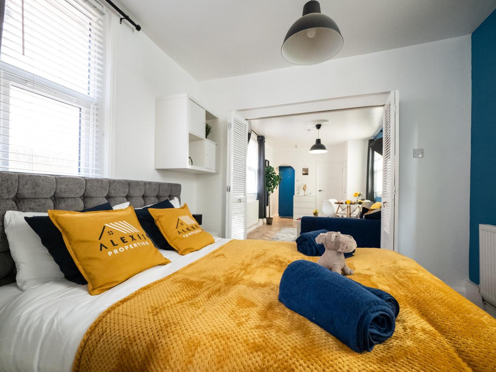 Seaside Retreat: Luxury 1-Bed, Free Parking Apartment พอร์ตสมัธ ภายนอก รูปภาพ