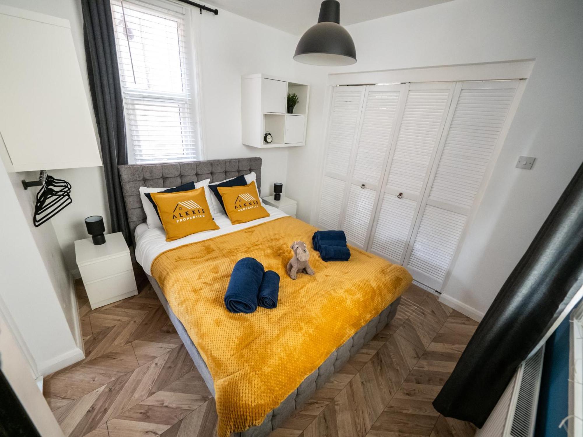 Seaside Retreat: Luxury 1-Bed, Free Parking Apartment พอร์ตสมัธ ภายนอก รูปภาพ